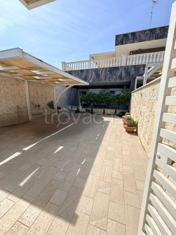 casa indipendente in vendita a Bari in zona Torre a Mare