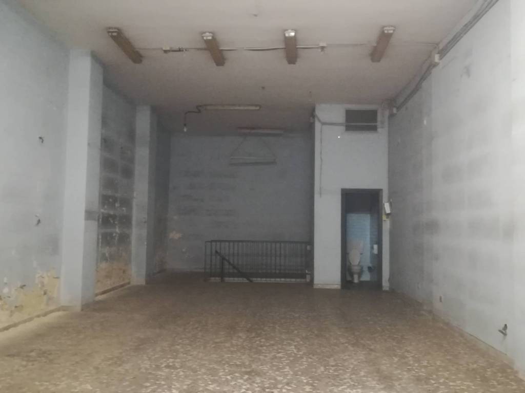 negozio in vendita a Bari in zona Madonnella