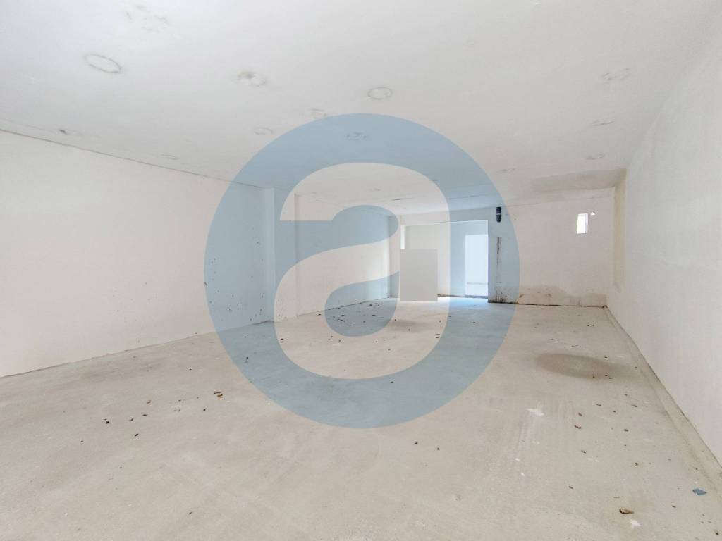 negozio in vendita a Bari in zona Murat