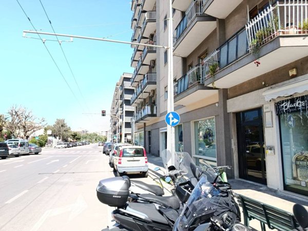 negozio in vendita a Bari in zona Carrassi