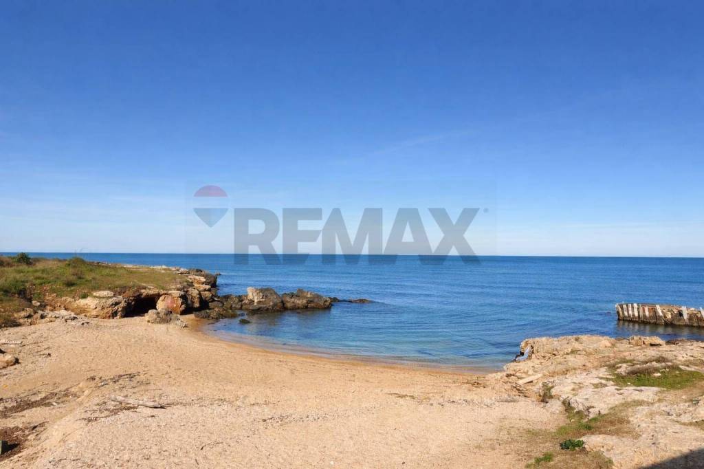 casa indipendente in vendita a Bari in zona Torre a Mare