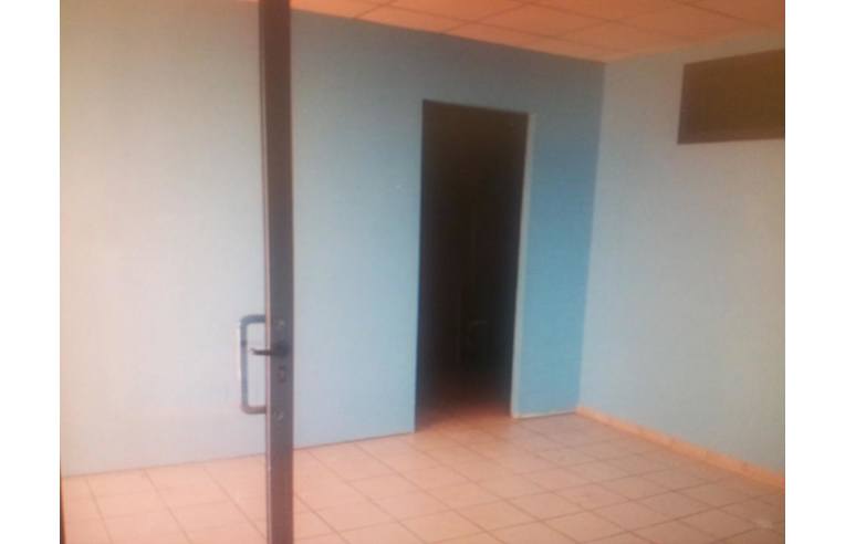 locale commerciale in vendita a Bari in zona San Paolo