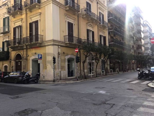 negozio in vendita a Bari in zona Murat