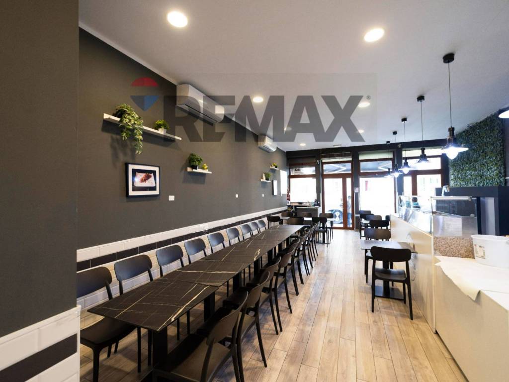 negozio in vendita a Bari in zona Mungivacca