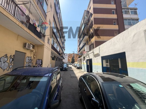 locale commerciale in vendita a Bari in zona Picone