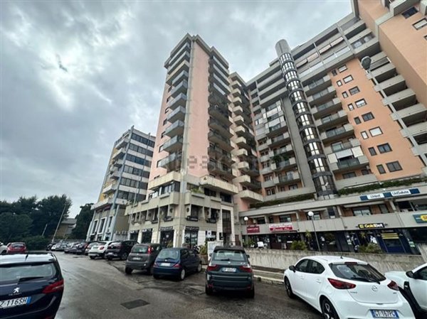 ufficio in vendita a Bari in zona Poggiofranco