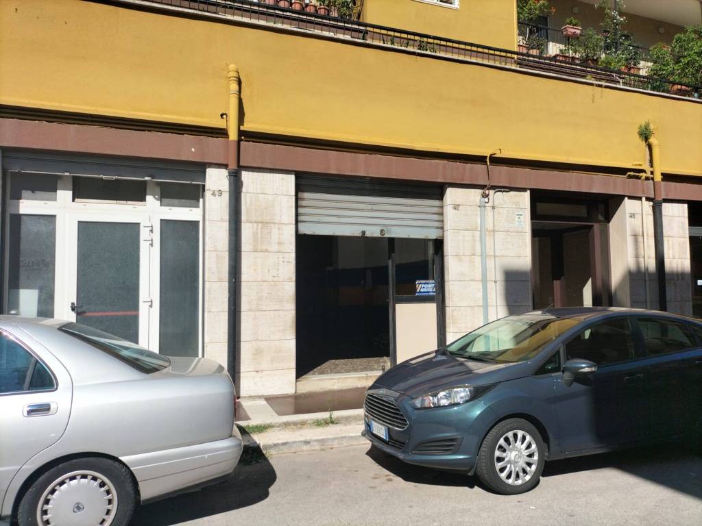 negozio in vendita a Bari in zona Poggiofranco