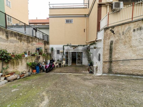 locale commerciale in vendita a Bari in zona Carrassi