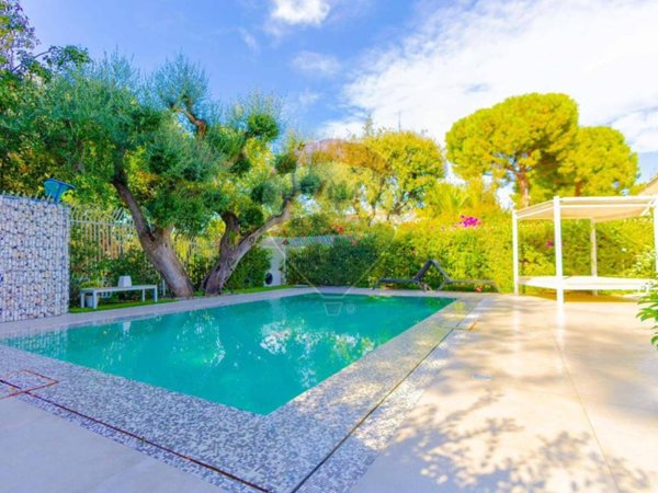 casa indipendente in vendita a Bari in zona Carbonara