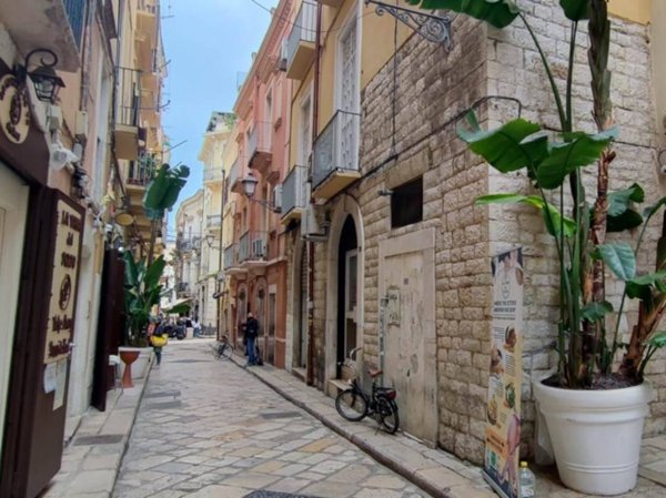 negozio in vendita a Bari in zona Murat