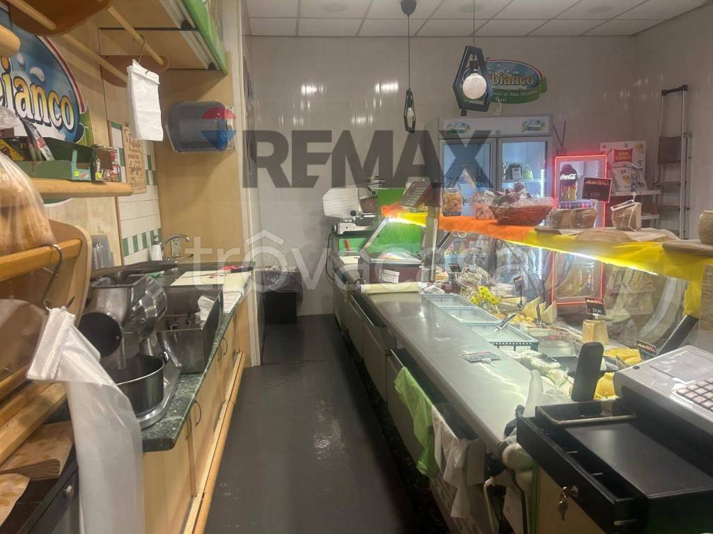 negozio in vendita a Bari in zona Poggiofranco