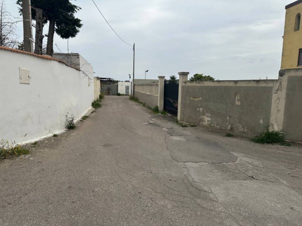 locale commerciale in vendita a Bari in zona Stanic