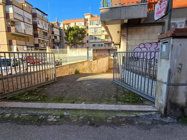 negozio in vendita a Bari in zona Poggiofranco