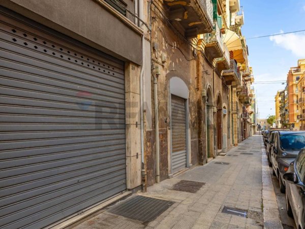 negozio in vendita a Bari in zona Libertà
