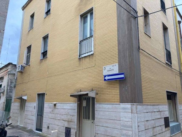 intera palazzina in vendita a Bari in zona Carbonara