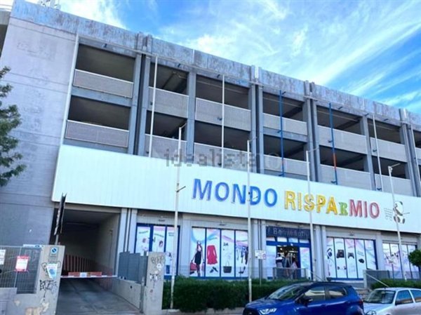 ufficio in vendita a Bari in zona Picone