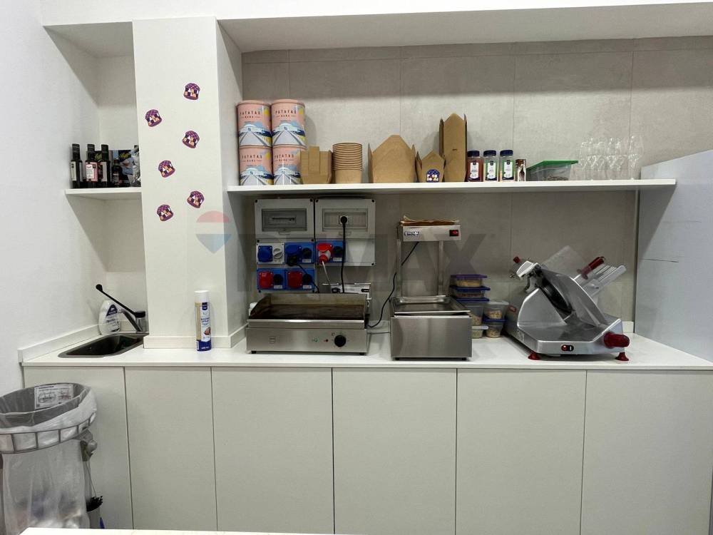 negozio in vendita a Bari in zona Murat