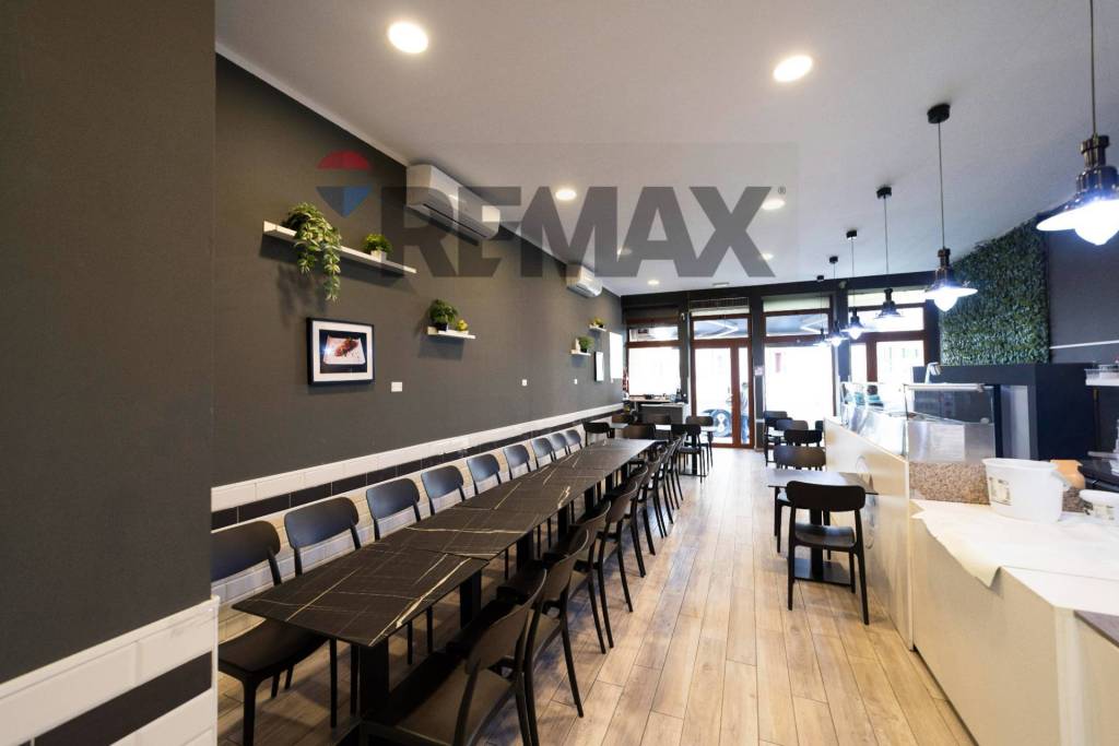 negozio in vendita a Bari in zona Picone