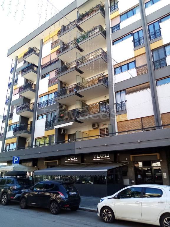 locale commerciale in vendita a Bari in zona Poggiofranco