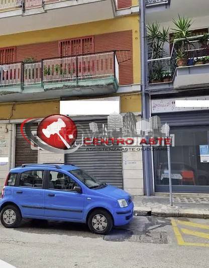 locale commerciale in vendita a Bari in zona Libertà