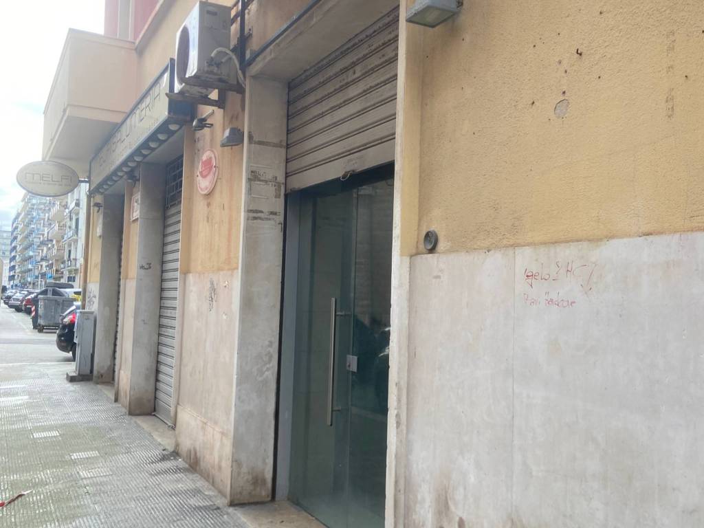 negozio in vendita a Bari in zona Madonnella