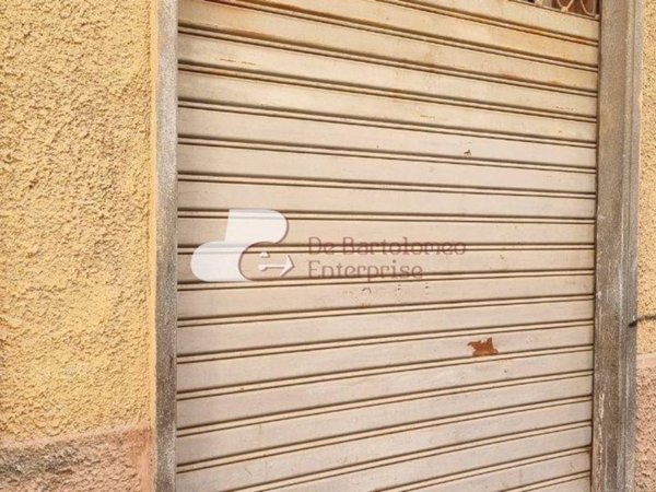 negozio in vendita a Bari in zona Carrassi