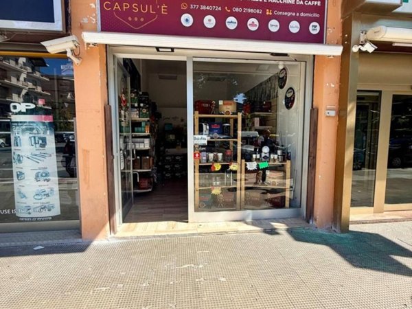 negozio in vendita a Bari in zona Poggiofranco