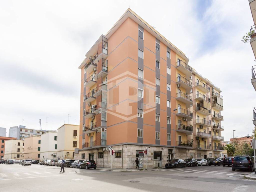 intera palazzina in vendita a Bari in zona Carrassi