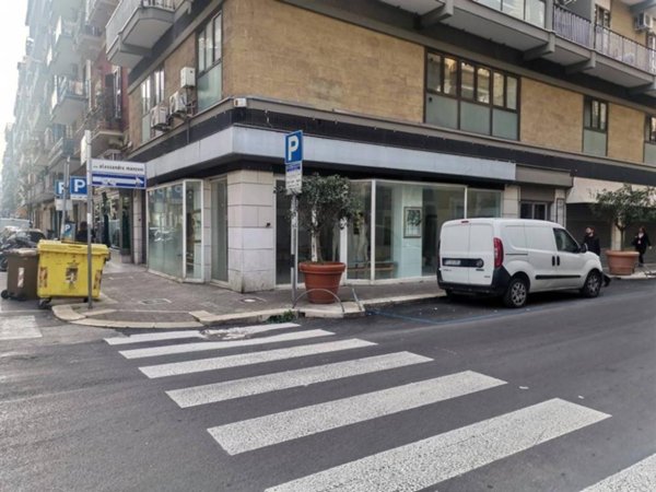 negozio in vendita a Bari in zona Madonnella