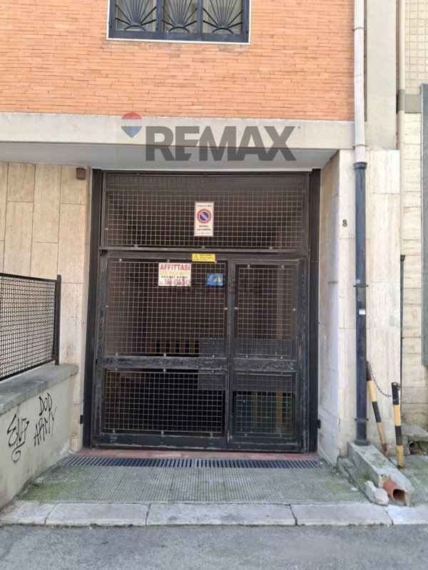 locale di sgombero in vendita a Bari in zona San Pasquale