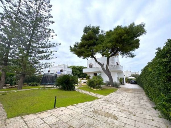 casa indipendente in vendita a Bari in zona Fesca