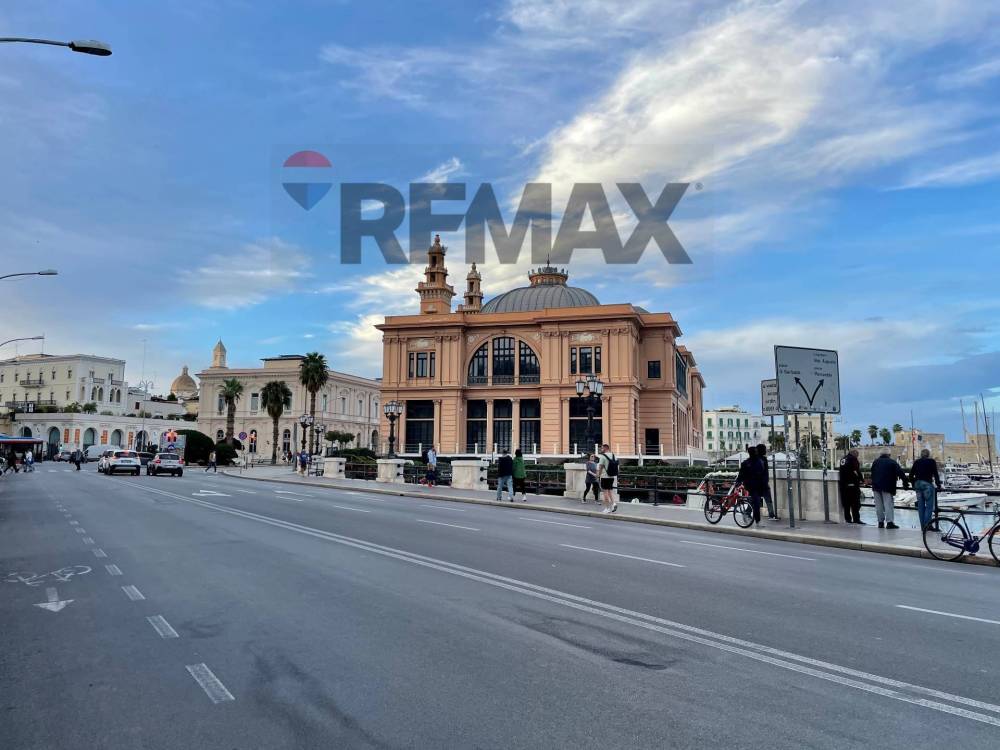 negozio in vendita a Bari in zona Città Vecchia