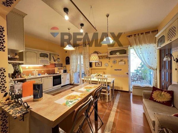 casa indipendente in vendita a Bari in zona Carbonara