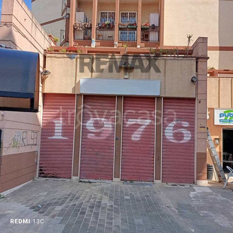 negozio in vendita a Bari in zona Picone