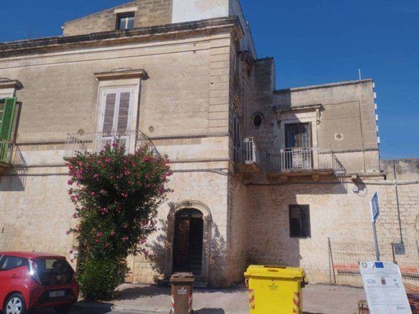 intera palazzina in vendita a Bari in zona Loseto