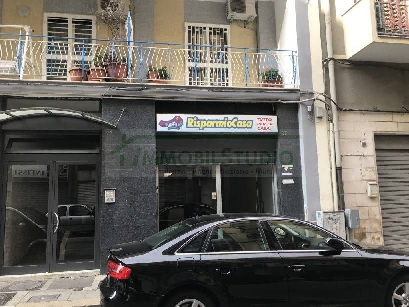 negozio in vendita a Bari in zona Carrassi