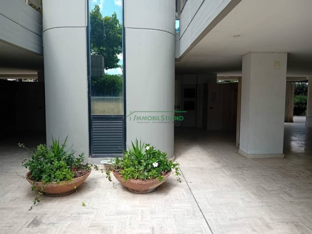 ufficio in vendita a Bari in zona Poggiofranco