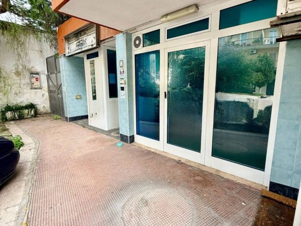 negozio in vendita a Bari in zona Poggiofranco