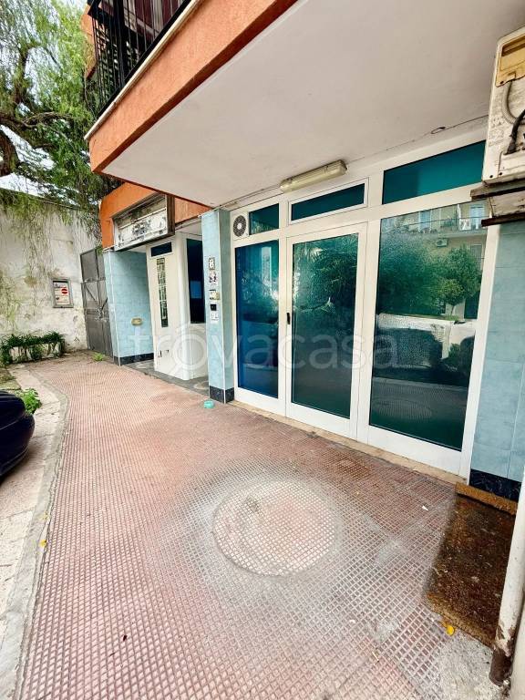 negozio in vendita a Bari in zona Poggiofranco