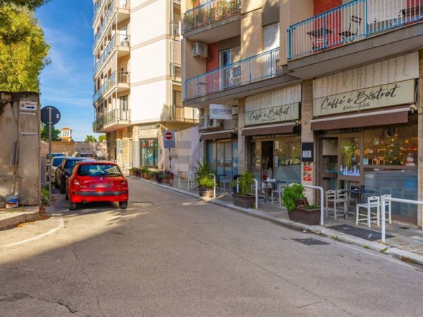 negozio in vendita a Bari in zona Carrassi