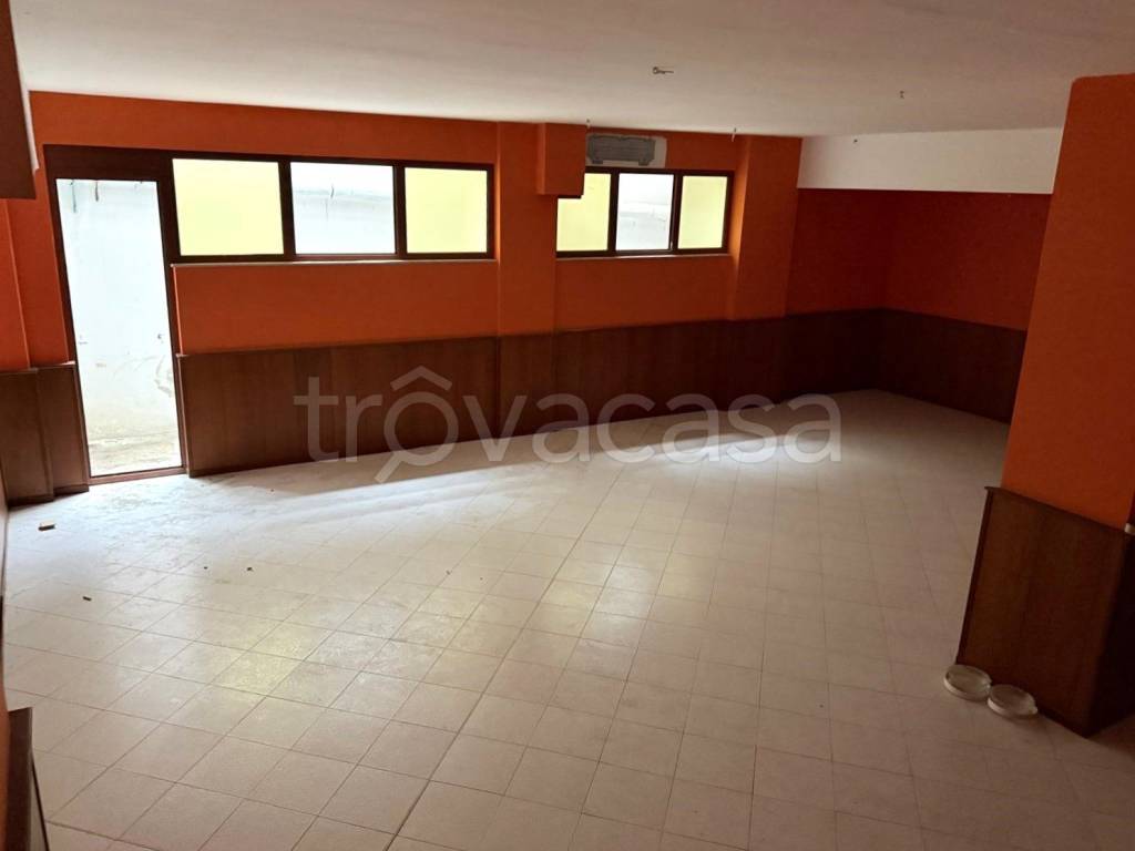negozio in vendita a Bari in zona Ceglie del Campo