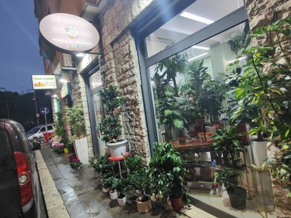negozio in vendita a Bari in zona Picone