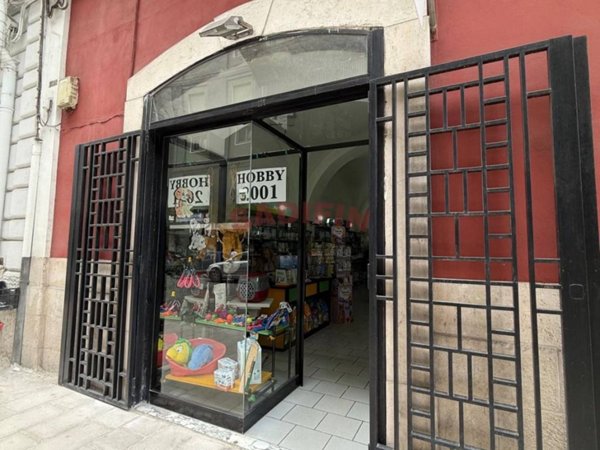 negozio in vendita a Bari in zona Murat