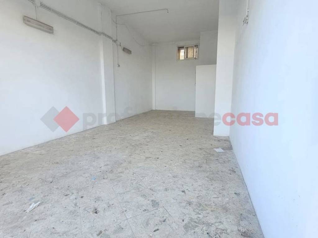 negozio in vendita a Bari in zona San Paolo