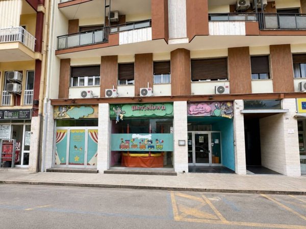 negozio in vendita a Bari in zona Murat