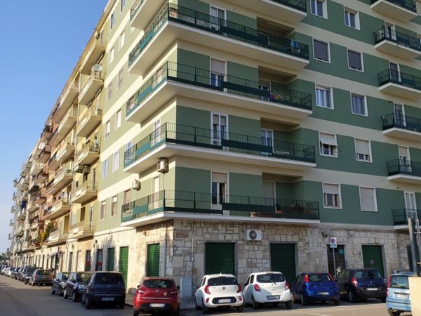 negozio in vendita a Bari in zona Libertà