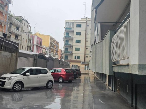 negozio in vendita a Bari in zona Carrassi