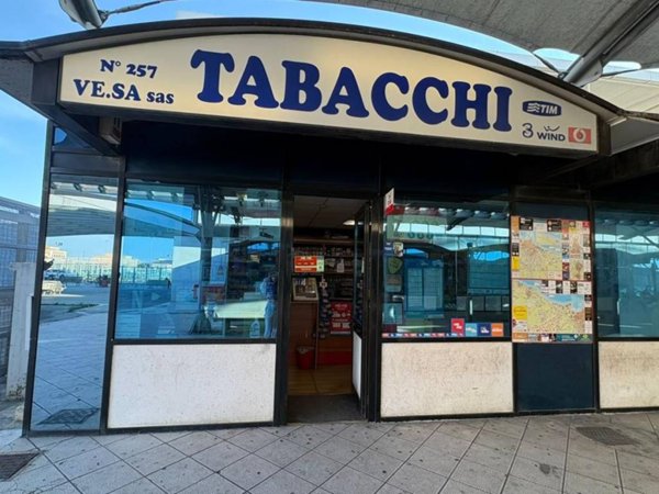 negozio in vendita a Bari in zona Murat