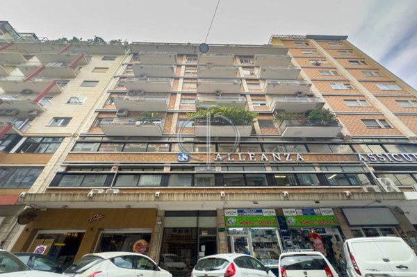 ufficio in vendita a Bari in zona Murat