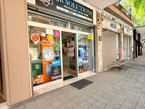 negozio in vendita a Bari in zona Carrassi